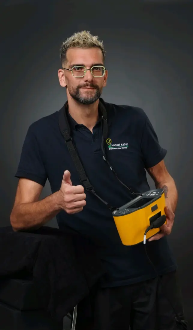 Michael Kathan mit professionellem Messgerät