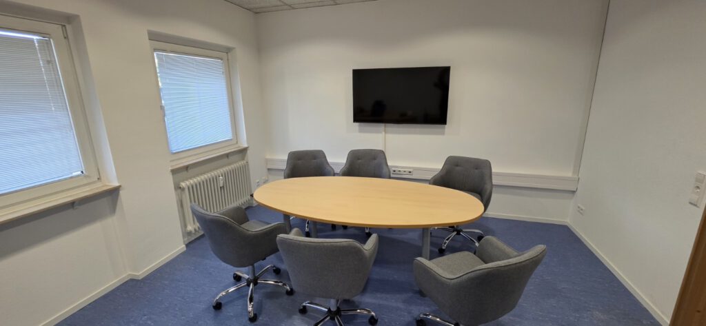 Komplette Elektro- und Netzwerkinstallation eines Besprechungsraums in Freiburg-Zähringen